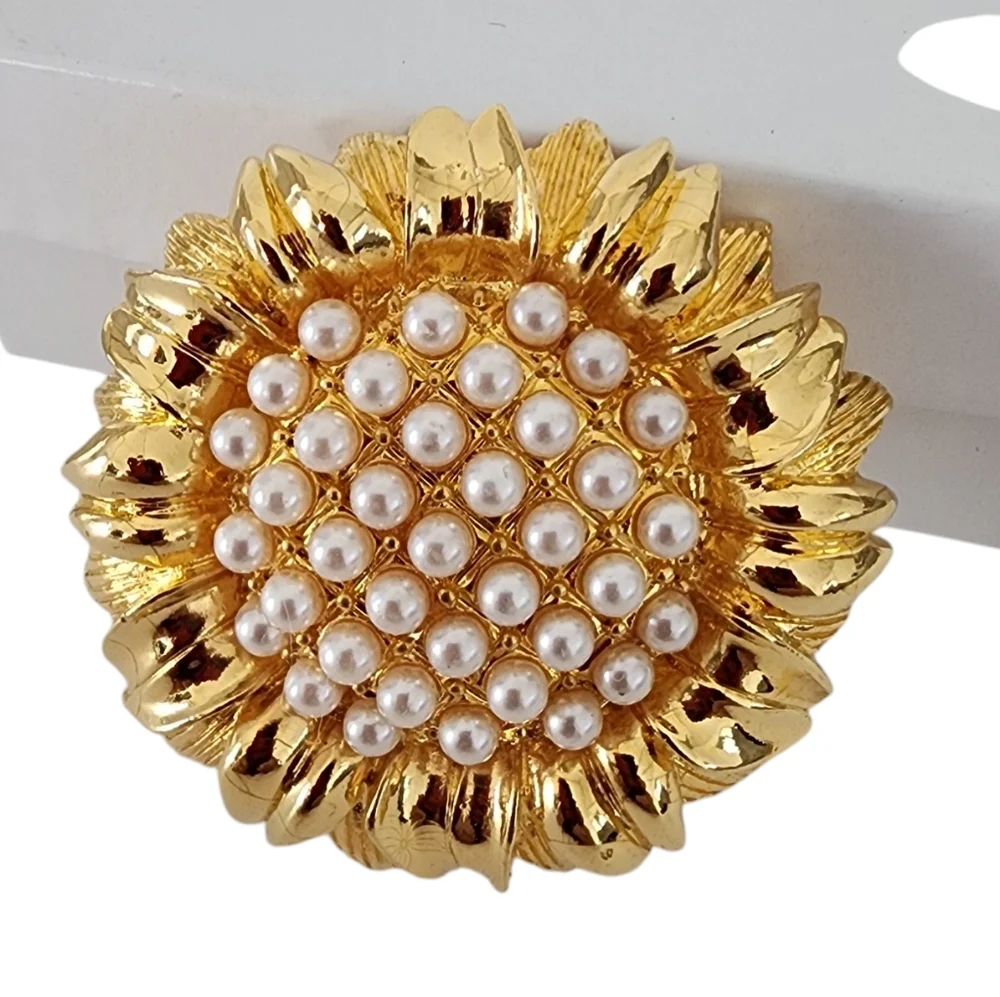 Vintage Mod Brooch Pin Pendant sunflower pearls signed MOD  A0253